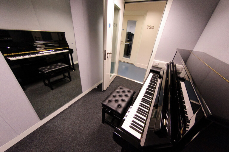 051_IAC_0221_straight-compress