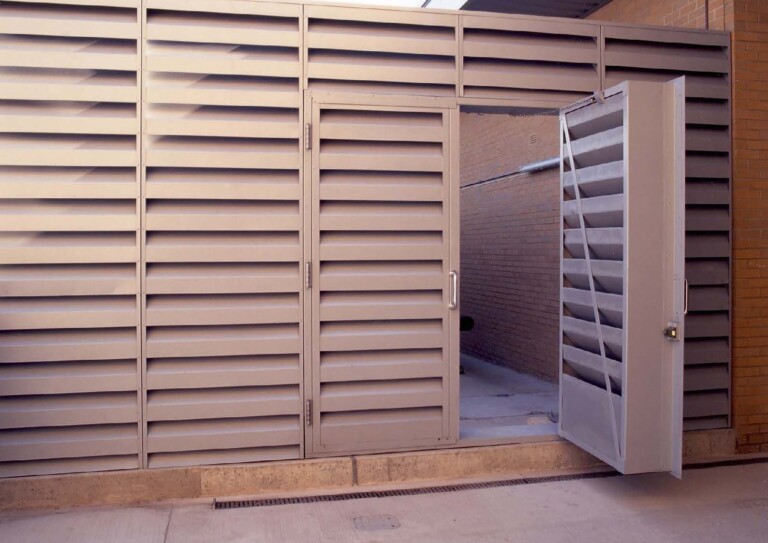 MOVIMENTO 1 – Louvre-Catalogue-porte